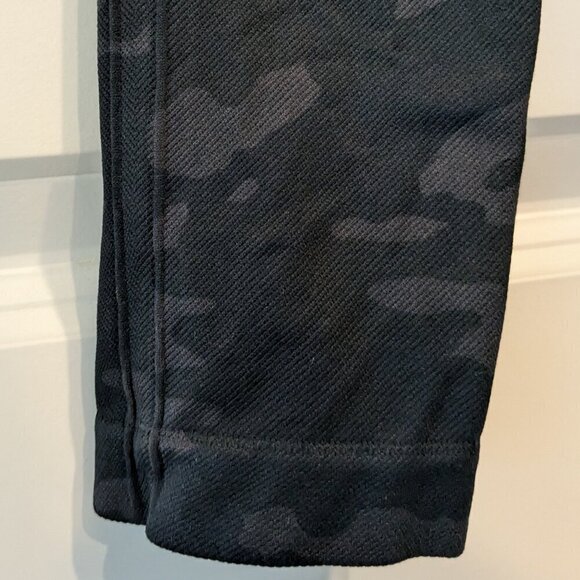 Spanx "Look At Me Now" Double Layer Leggings Size Small Camo High Waistband - Picture 5 of 11